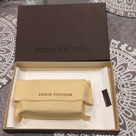 Louis Vuitton Makeup case - Picture 3 of 8